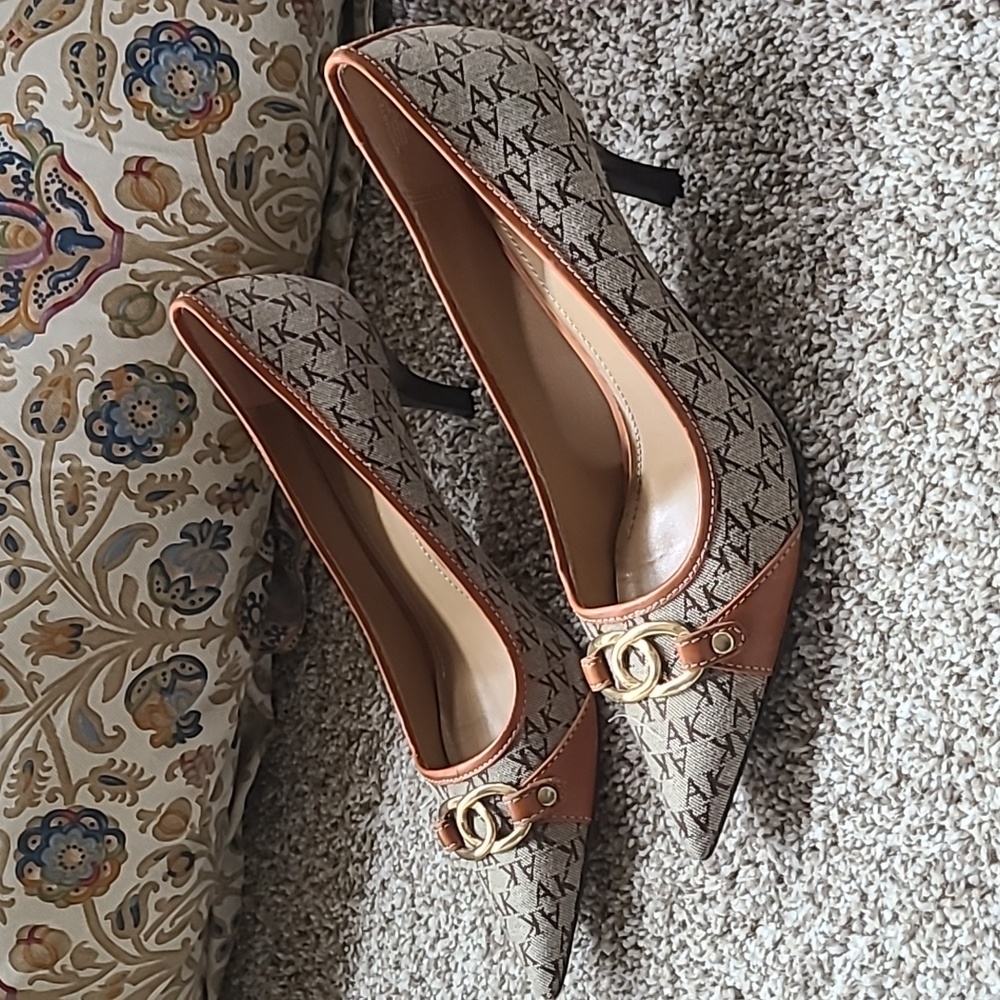 Anne Klein pointed toe low heel